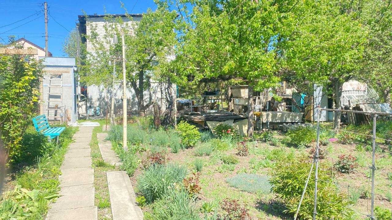 Продаж невеличкого будинка  з земельною ділянкою біля пруда, Лідне