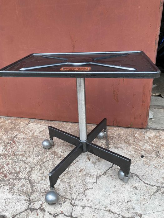 Столик, підставка для телевізора на колесах