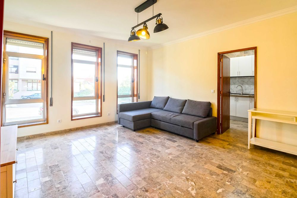 Espaçoso T1 em Baguim junto á estaçao do metro para arrendamento