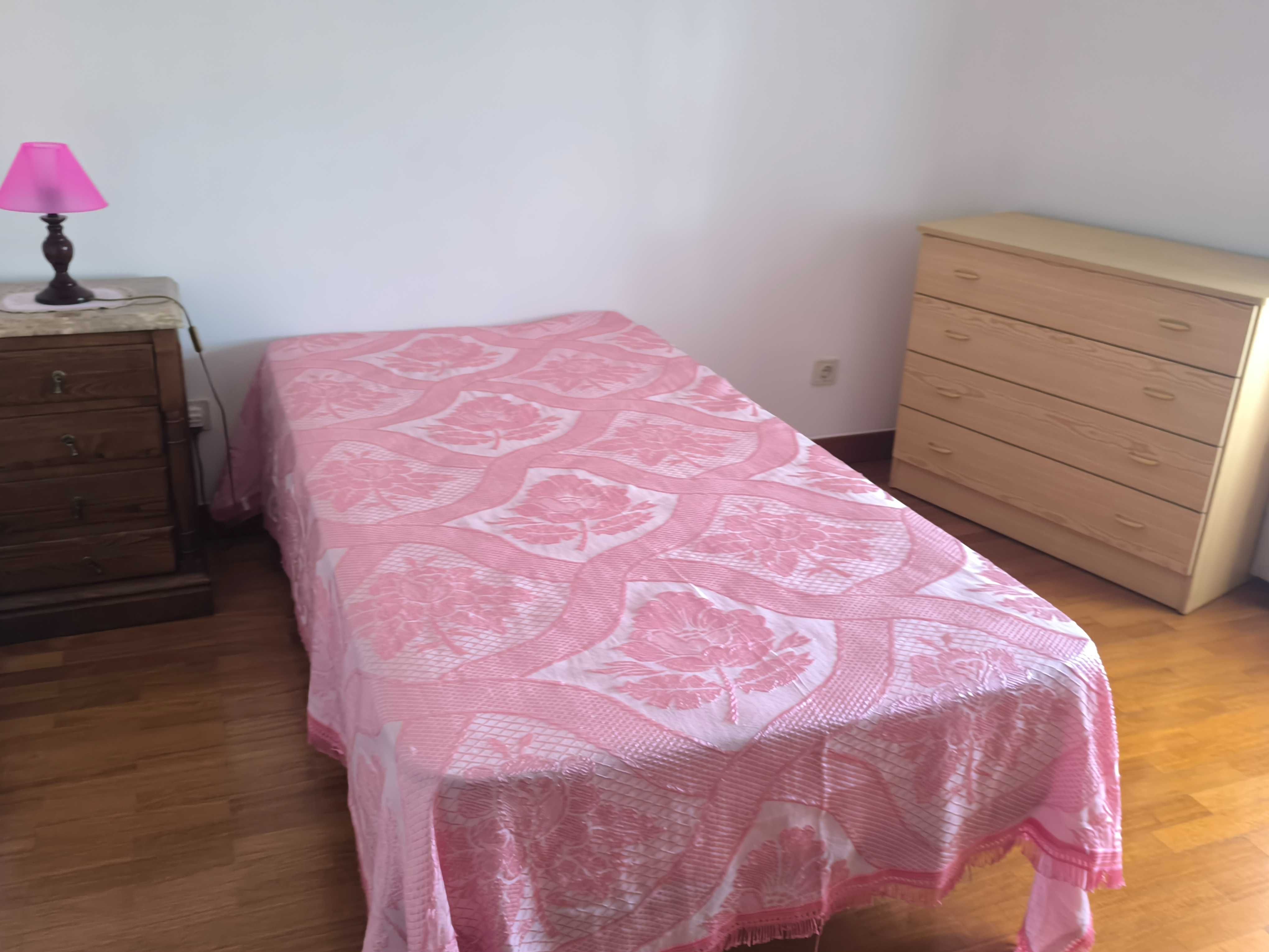 Arrendo quarto a rapaz estudante