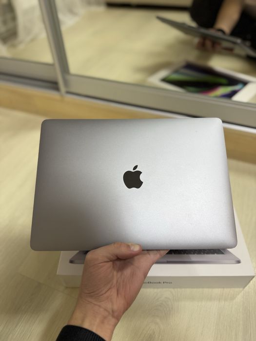Macbook pro m1 2020 8 256 гарний стан
