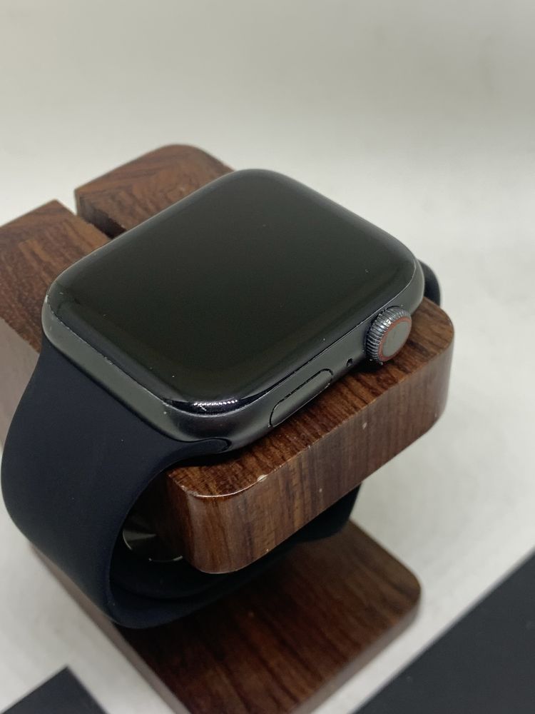 Оригінальні apple watch series 5 44 mm space gray