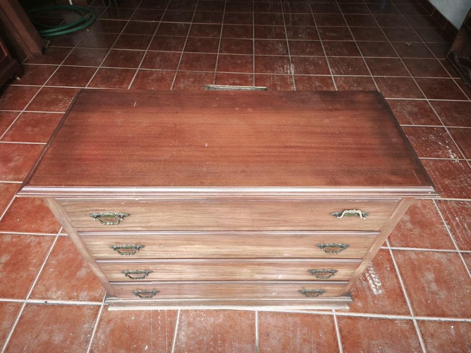 Cómoda  madeira 4 gavetas