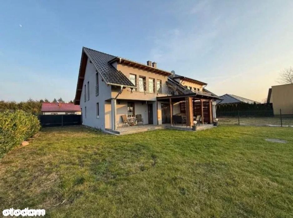 Dom jednorodzinny w zabudowie bliźniaczej w spokojnej okolicy