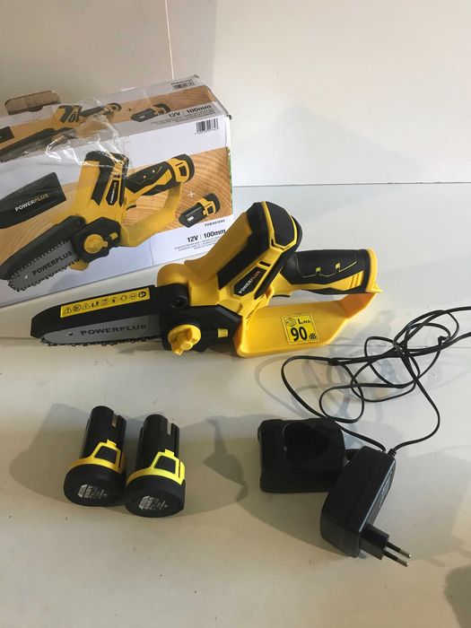 Пила акумуляторна одноручна Powerplus POWXG1045 12V + 2 батареї 2Ah