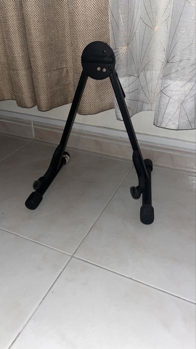 Viola sem cordas com apoio