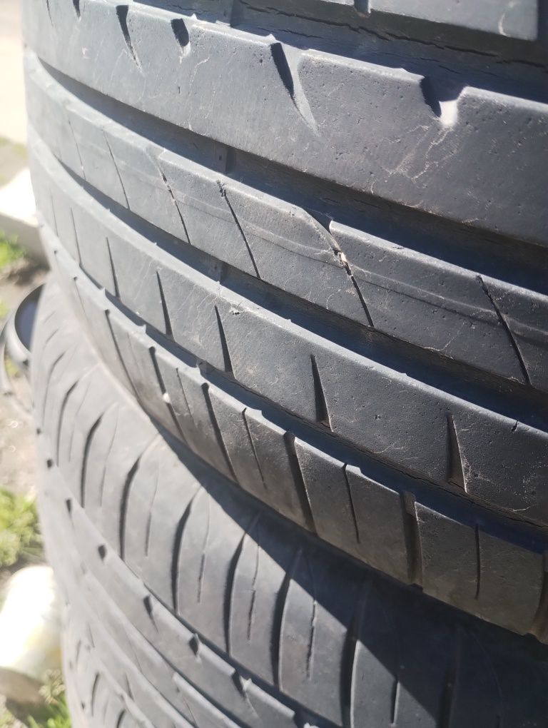 Komplet opon letnich HANKOOK 225/60R17  stan dobry polecam