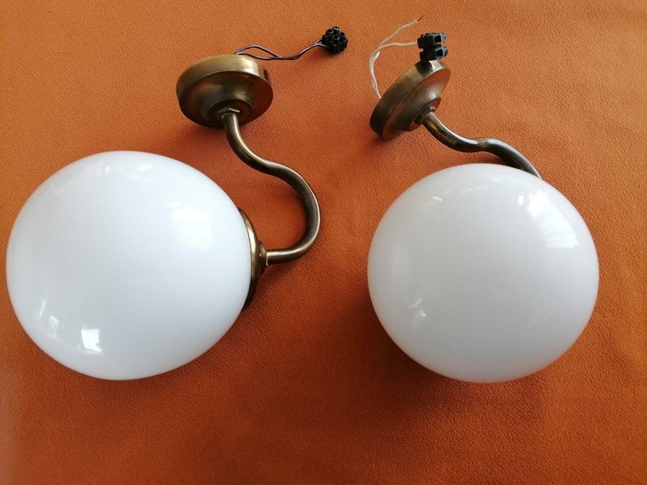 Kinkiet Ścienny Metalowy, Mleczny Biały Szklany Klosz. Dwie lampy.