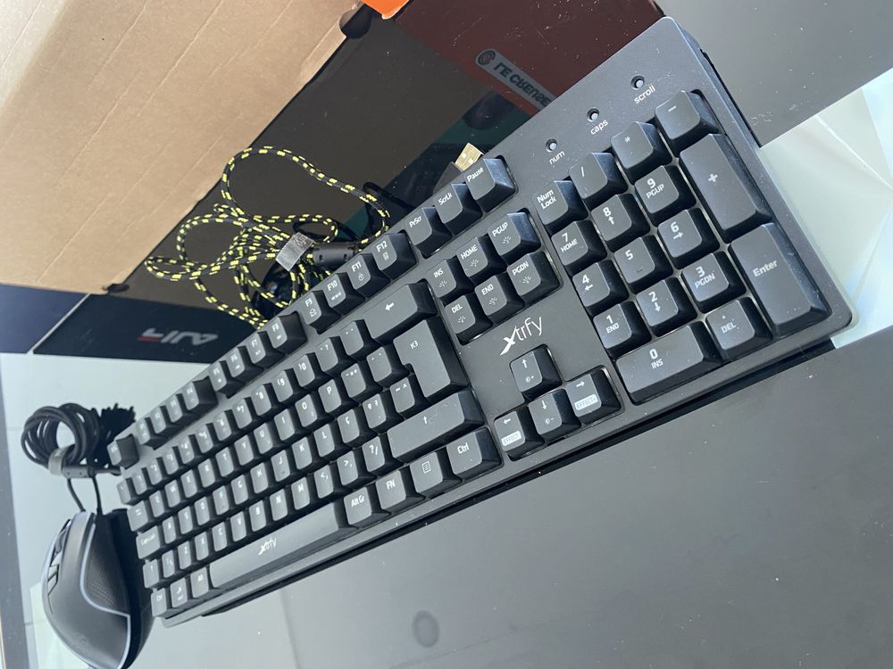 Teclado Mecânico XTRFY + KROM Rato RGB Lighting