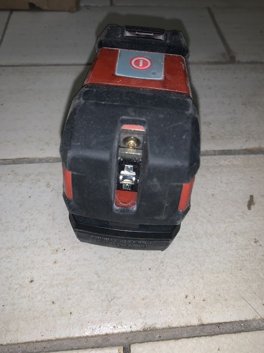 Laser krzyżowy Hilti PM 2LG