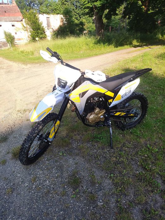 Asix XB 83 pojemność 250cc