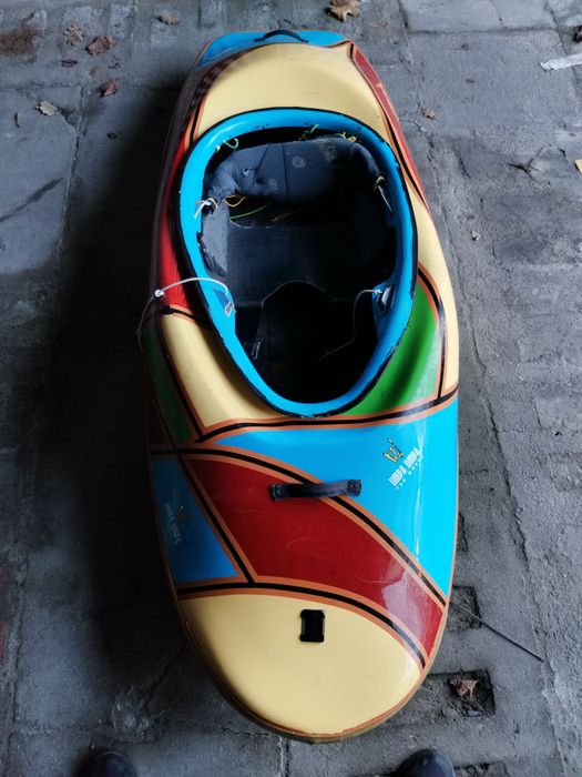 Kajak frestylowy agility spin węglowy