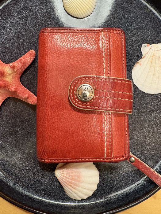 Czerwony portfel z mięciutkiej skury naturalnej, firmy Fossil