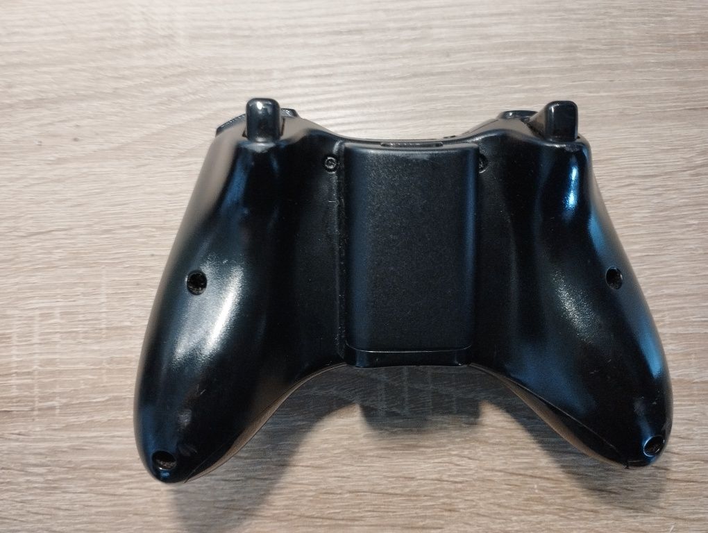 Xbox 360S z padem + 8 gier