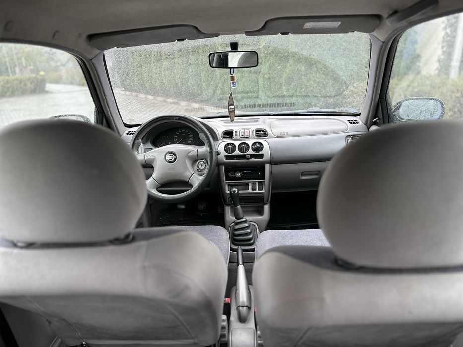 Nissan micra pali 6.0 litrow po miescie