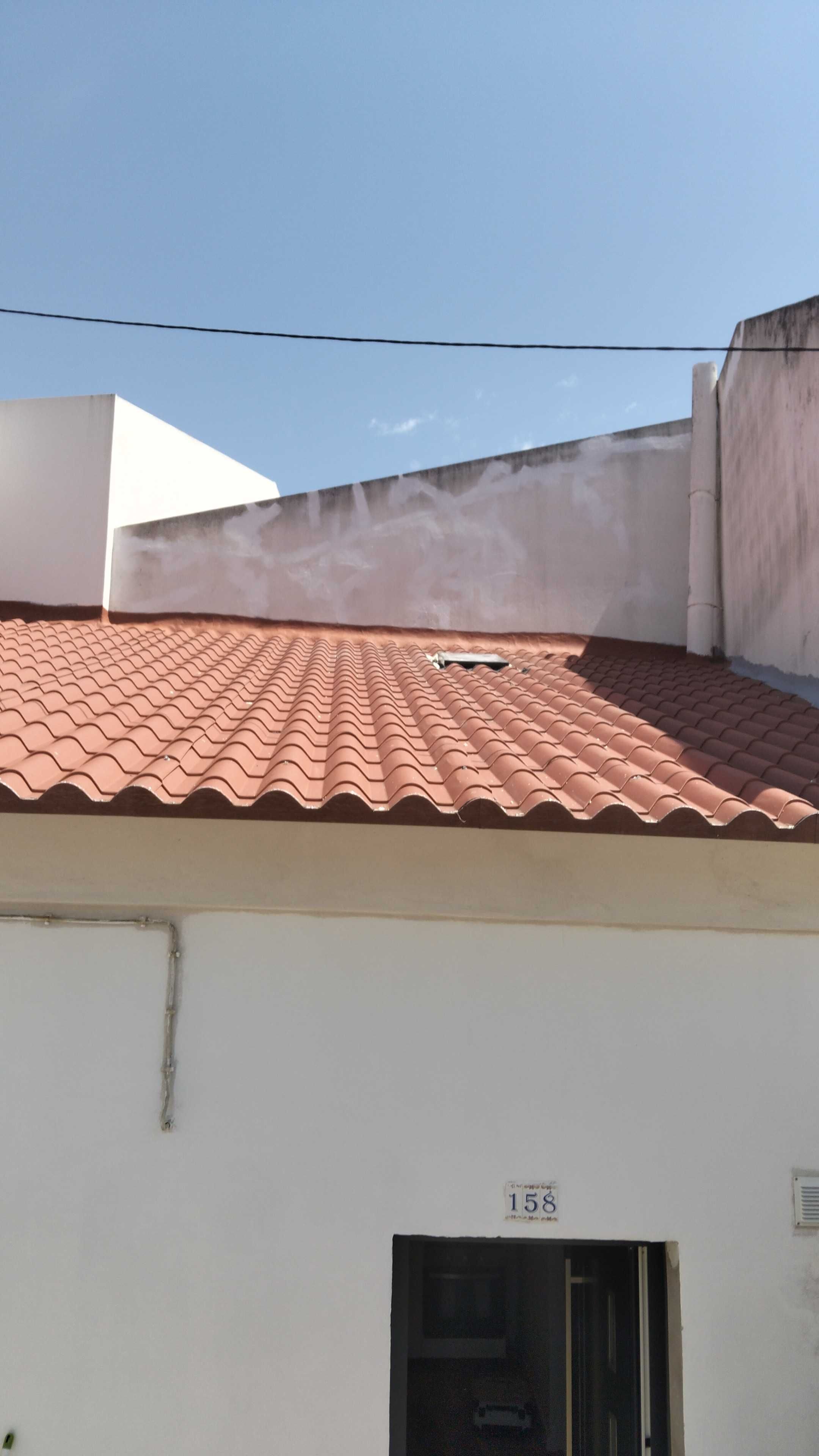 Faço telhados em telhas sanduíche