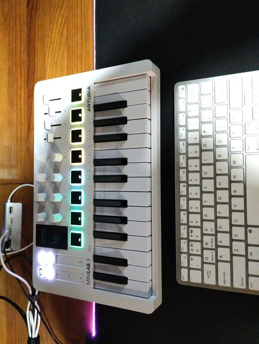 Arturia Minilab3 -Controlador Midi