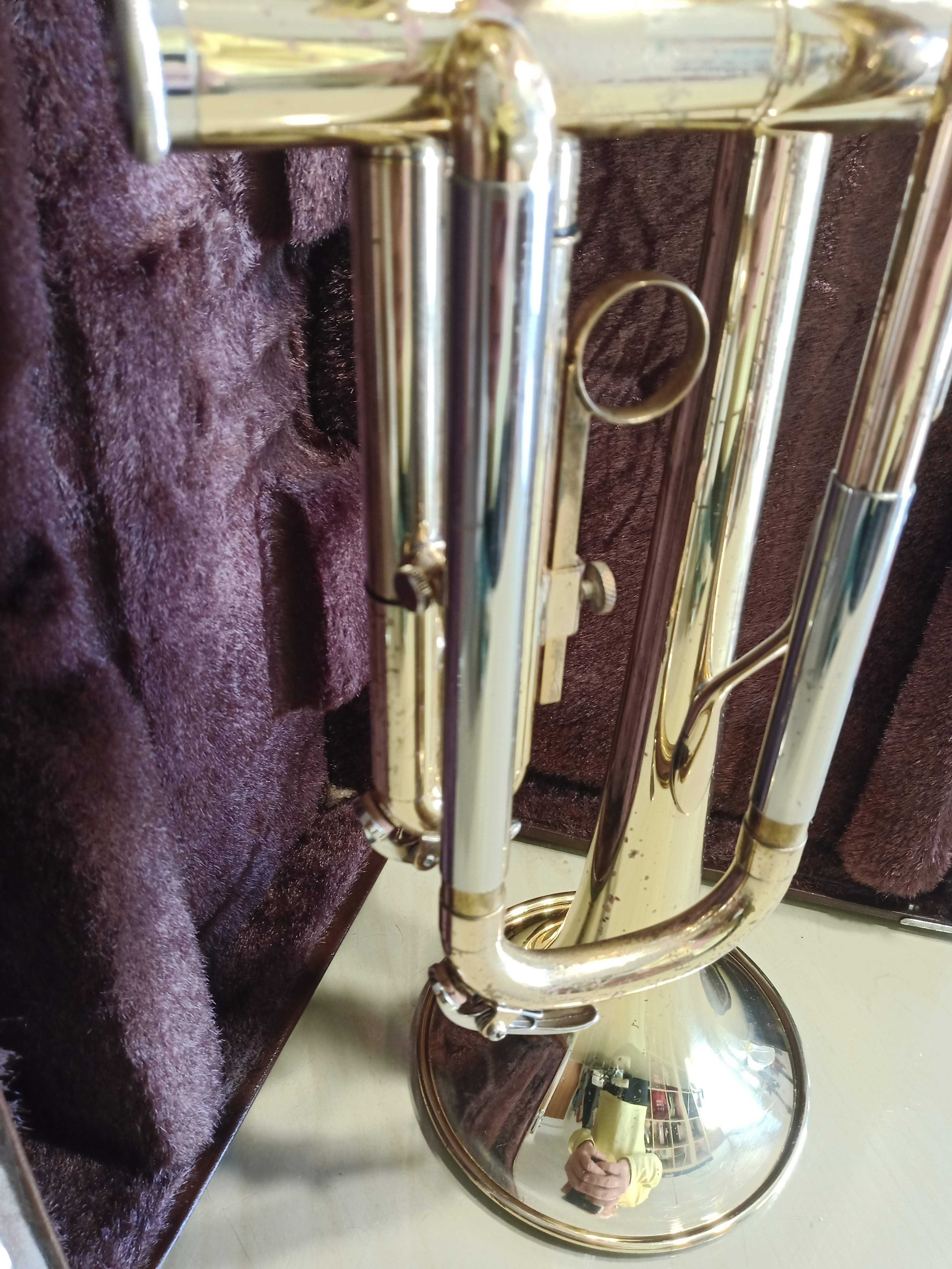 Trompete Yamaha YTR2320 - Com estojo e Kit de limpeza