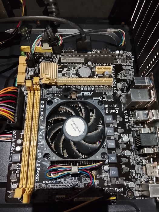 Troco DUAS TORRES Por um PORTATIL em bom estado