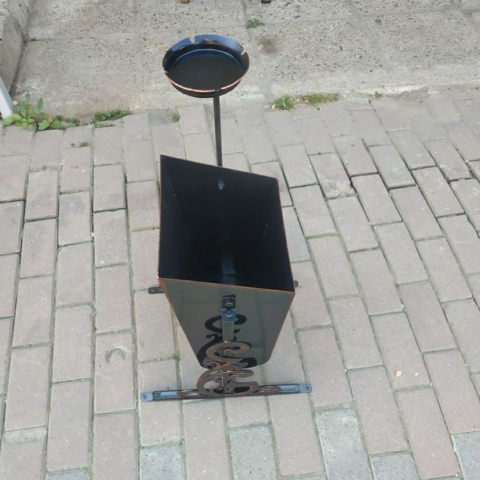 Сміттєвий бак з попільничкою, урна кована, смітник