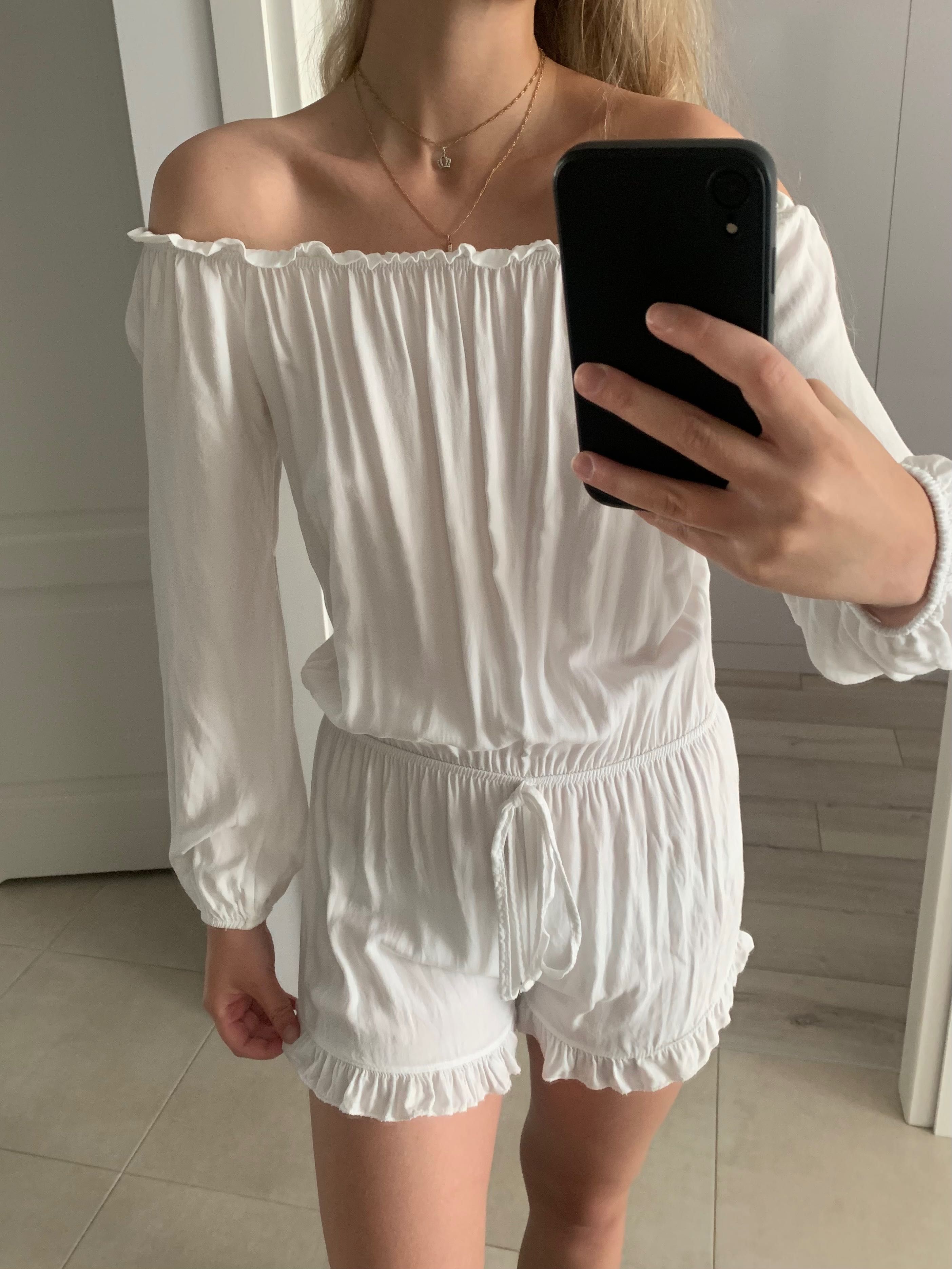 Brandy Melville kombinezon z odkrytymi ramionami boho biały