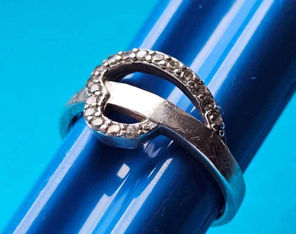 Srebrny pierścionek z cyrkoniami diamentowymi 3,00 gr.pr.925–piękny