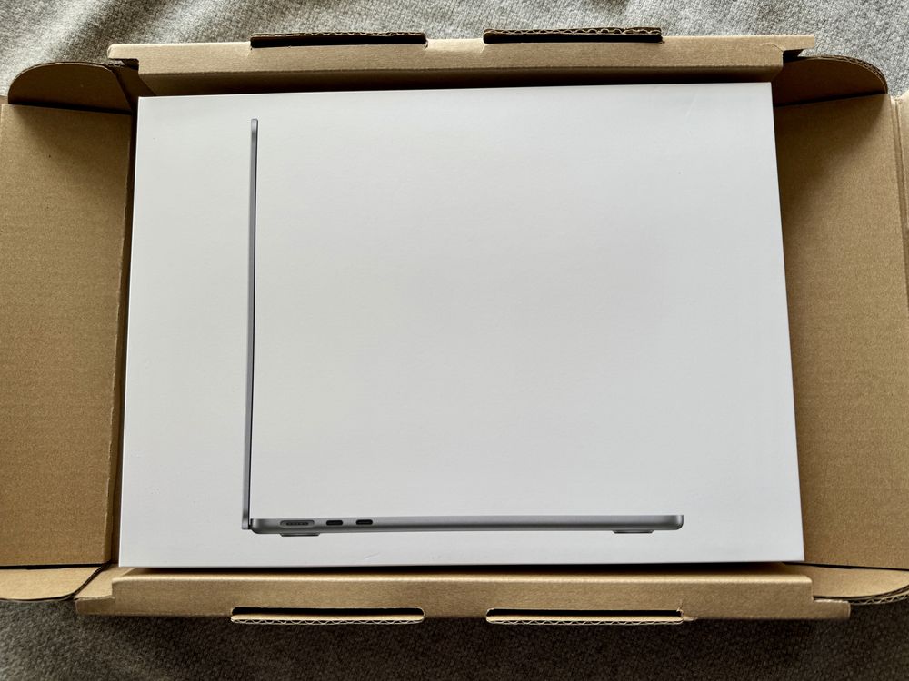 Pudełko od Macbook Air 13,6