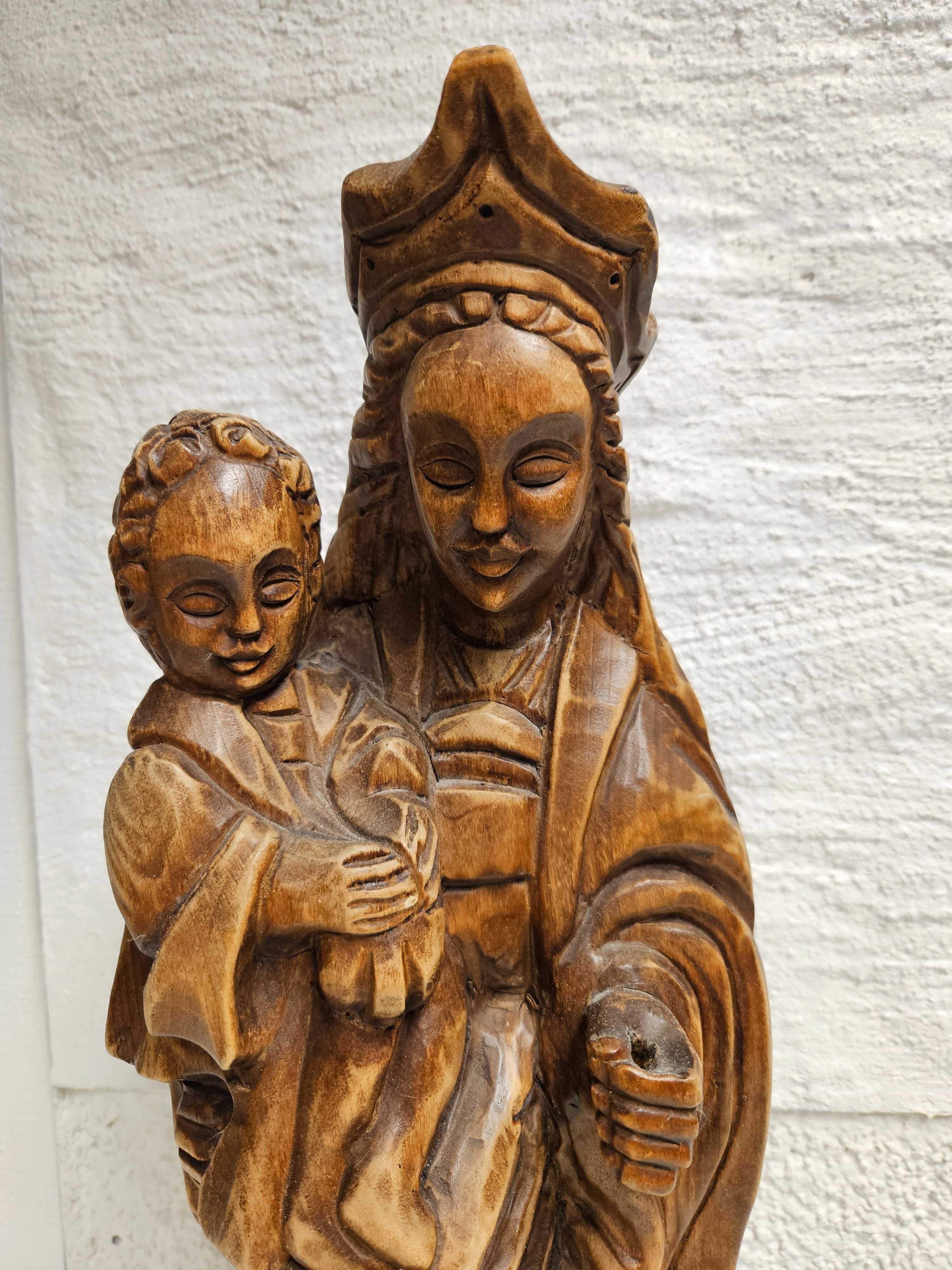 Stara piękna ręcznie wykonana drewniana figurka Matki Boskiej