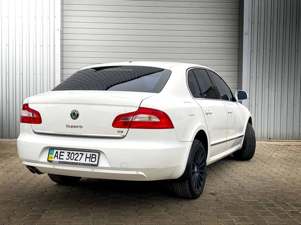 Skoda SuperB 2.0 TDI AT Official