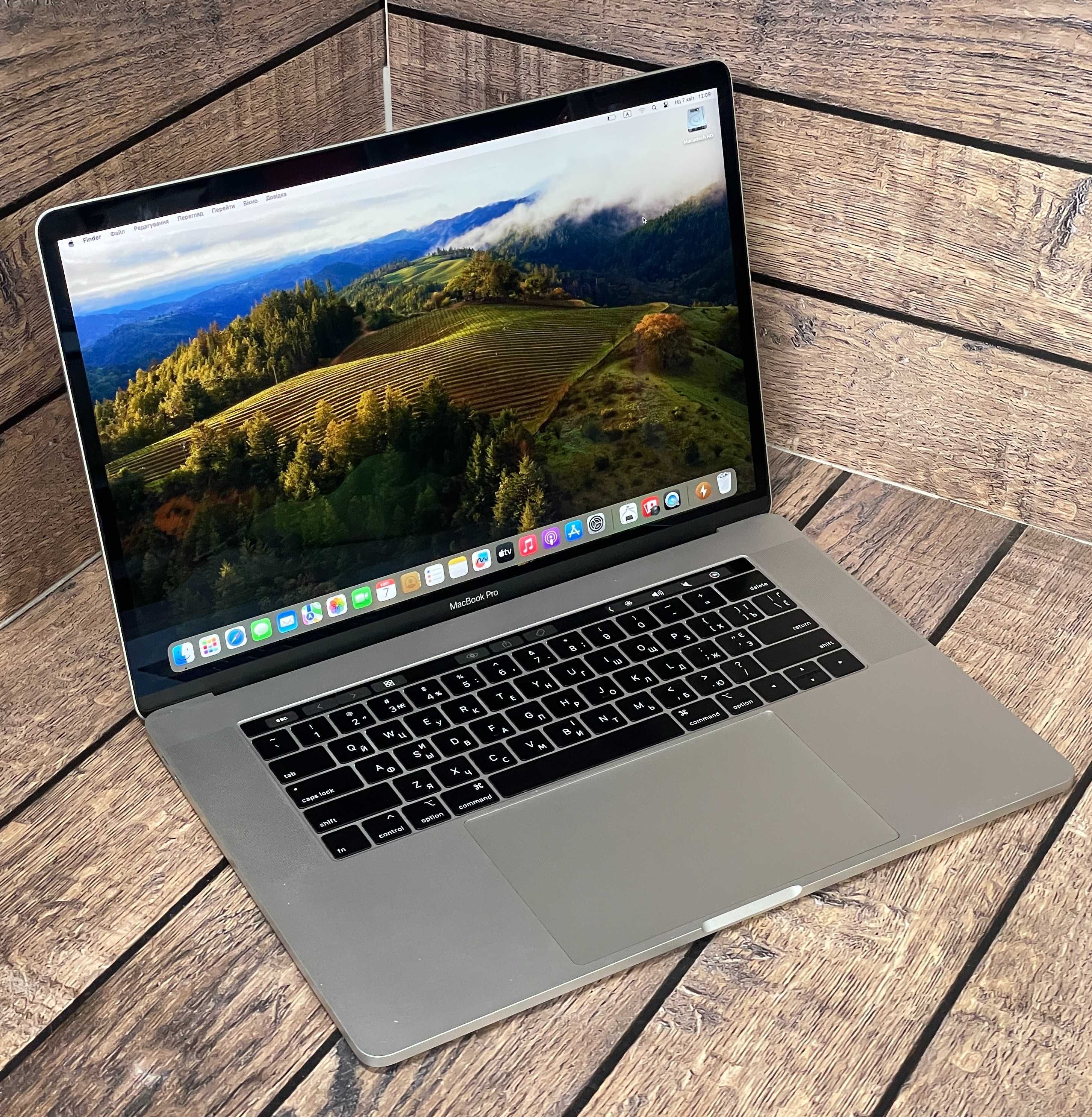 MacBook Pro A1990 (15, 2019) i7/Radeon Pro 555X/256Gb/Магазин/Гарантия