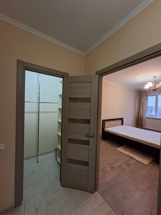 Оренда однокімнатної квартири з гардеробною вул.Дорошенка,22Б(парк)