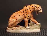 Porcelana Sitzendorf Turyngia Figurka Lamparta H 21 cm