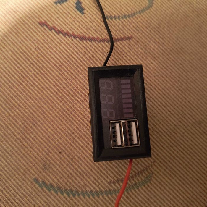 Індикатор заряду акумулятора, вольтметр 12В, 2xUSB автомобільний