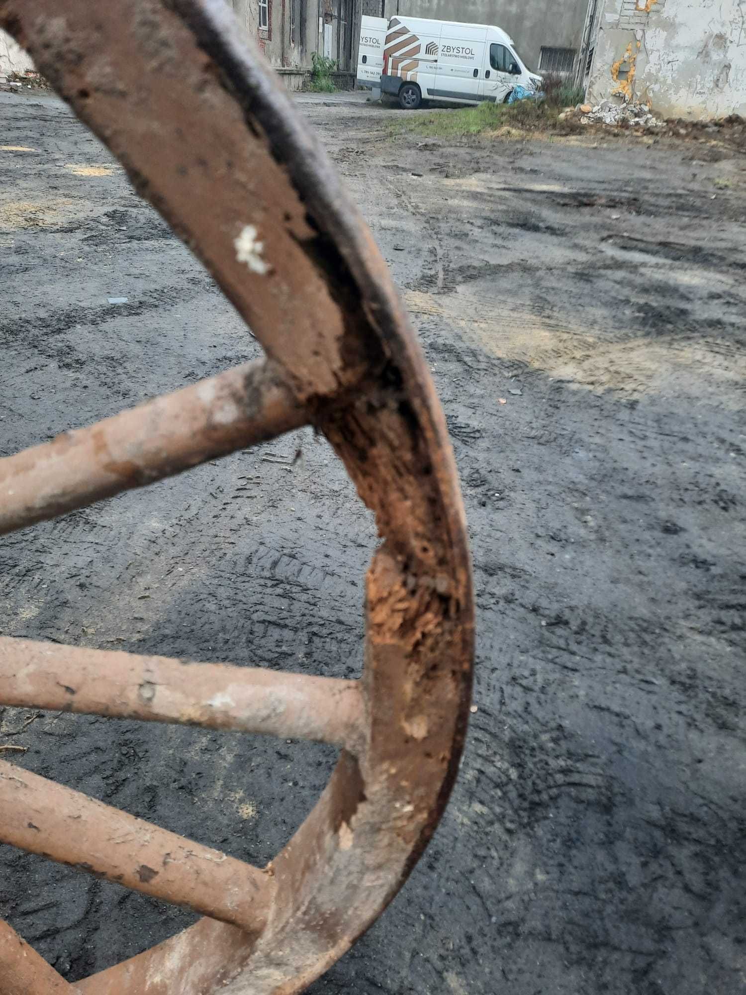 Koło od wozu drabiniastego