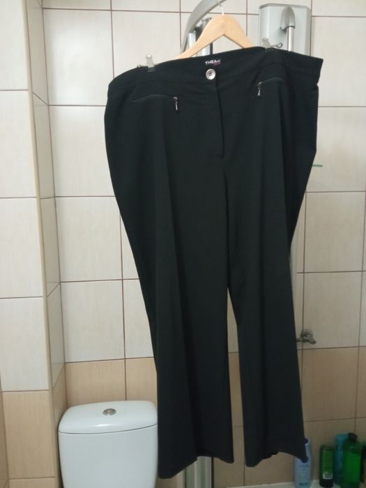 Spodnie damskie plus XXXL czarne eleganckie w kant z suwakiem