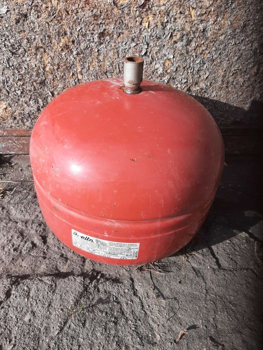 Подам расширительный бачок