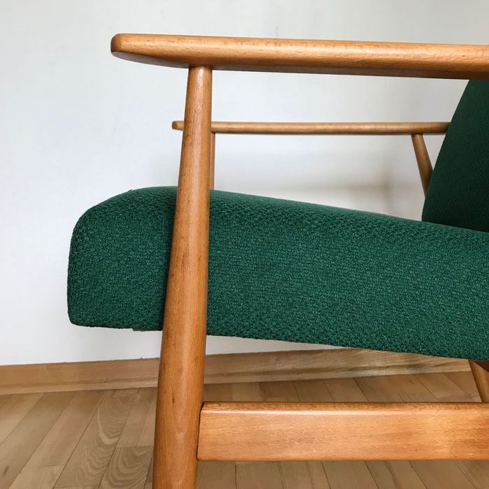 Fotel lisek PRL klasyczny zieleń butelkowa olcha H. Lis 300-190 x 20