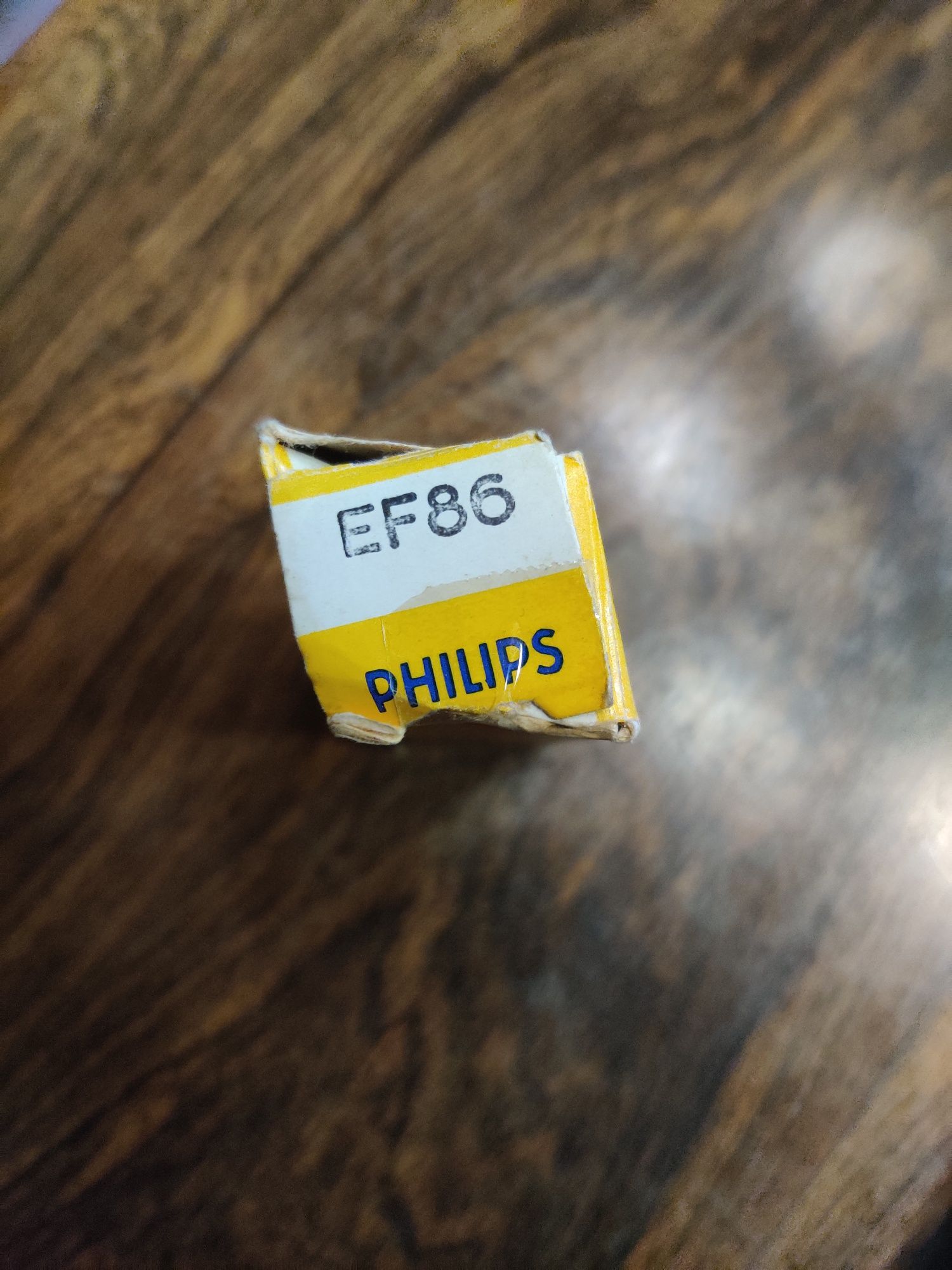 Válvula Philips EF86