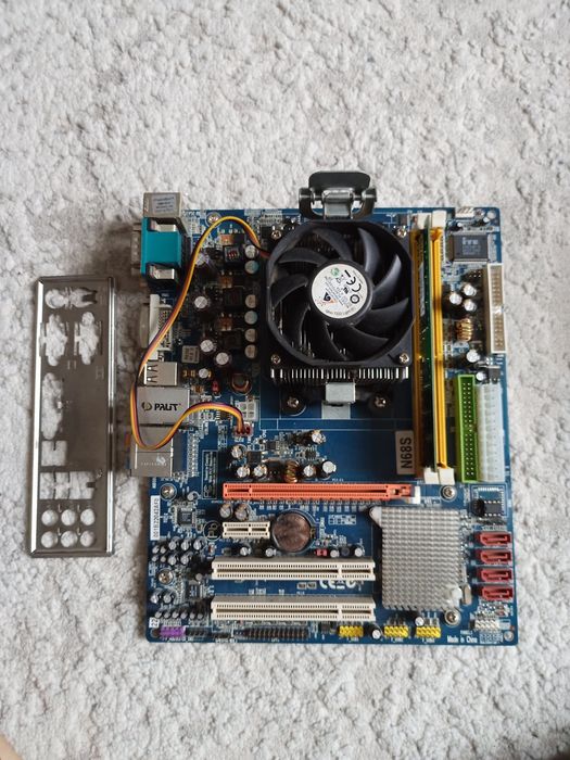 комплект материнська плата с процессором та оперативною пам'яттю