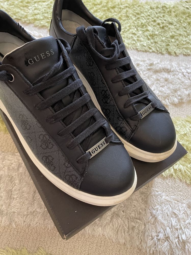 Чоловічі кросівки Guess
