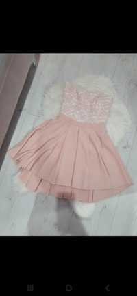 Gorsetowa sukienka pudrowy roz