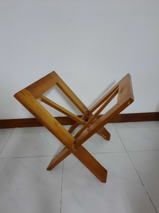 Porta revistas em madeira (antigo)