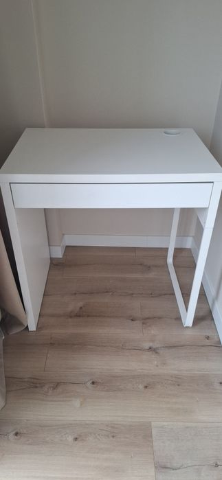 Продам стіл IKEA MICKE, білий, 73×50 см