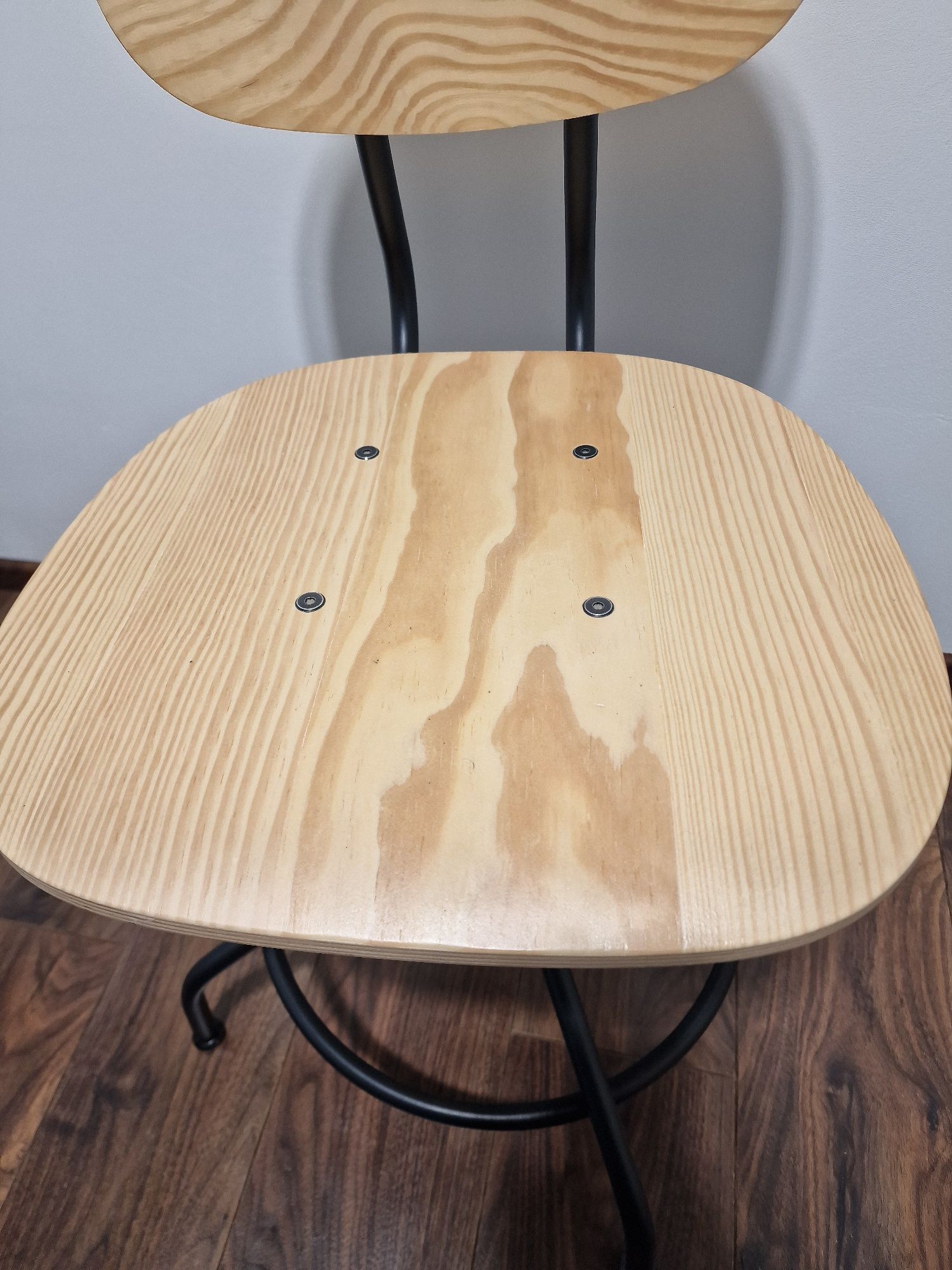 Drewniane obrotowe krzeslo ikea