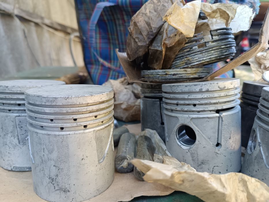 Продам поршня газ51-52.. размер 82.24 +кольца.Газ51-52 3шт