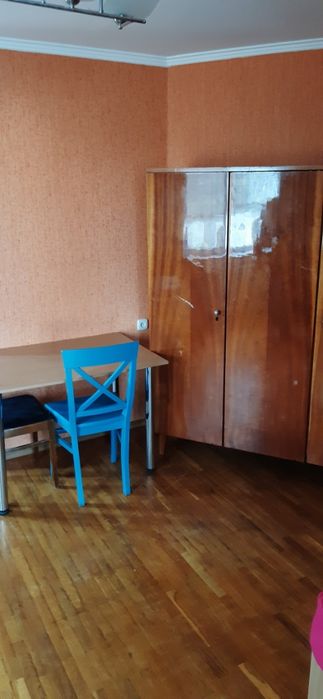 В 2-х этажном доме,комнаты, (бомбоубежище, свет всегда)