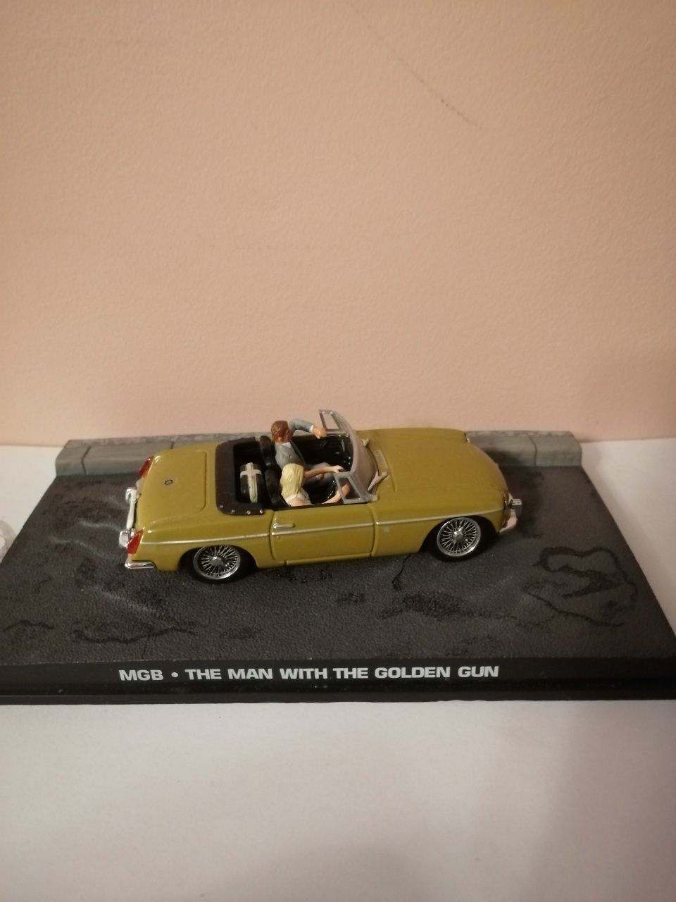 MGB 007 Bond Ixo 1/43 Diorama