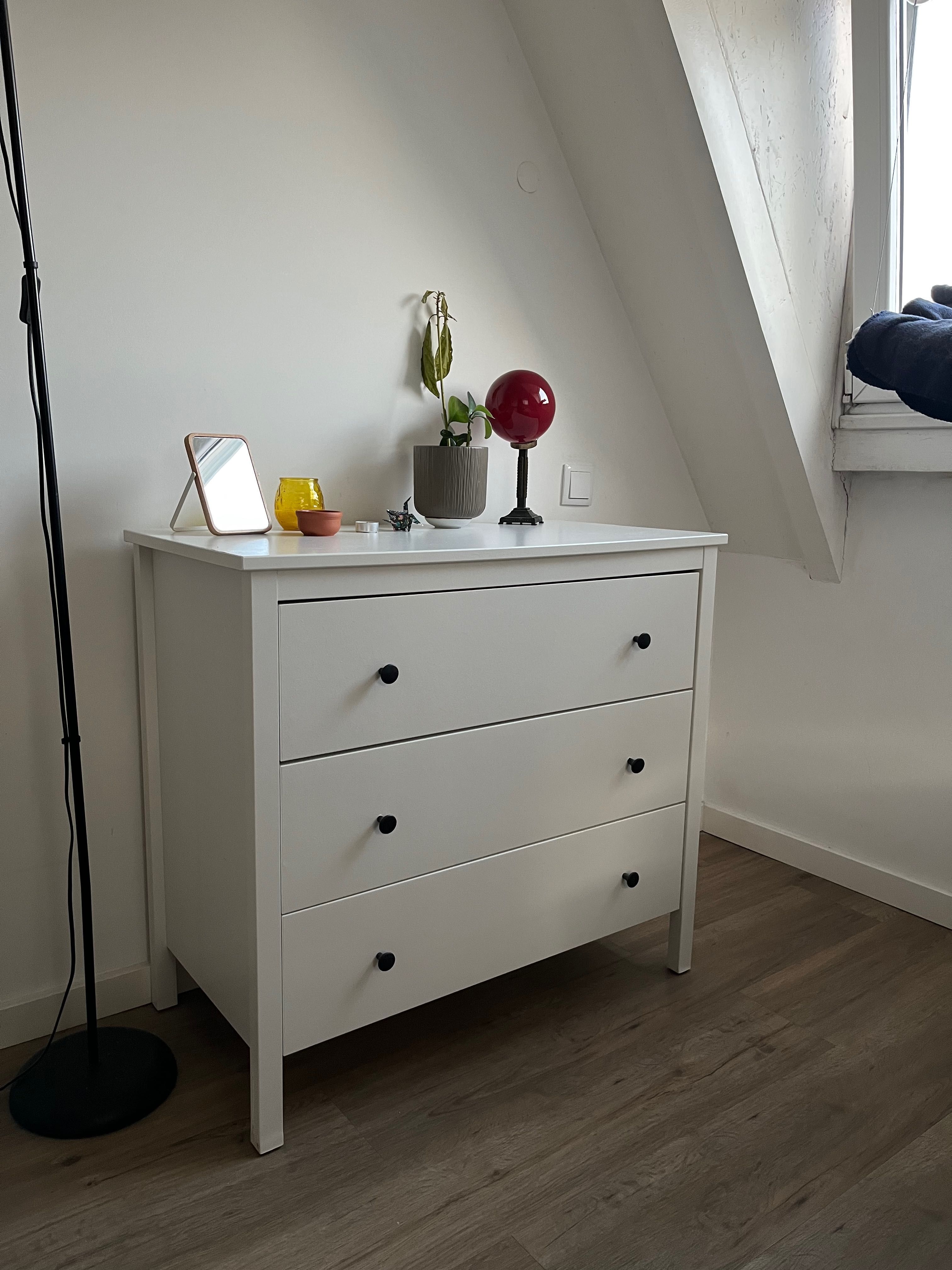Cômoda Ikea branca 3 gavetas