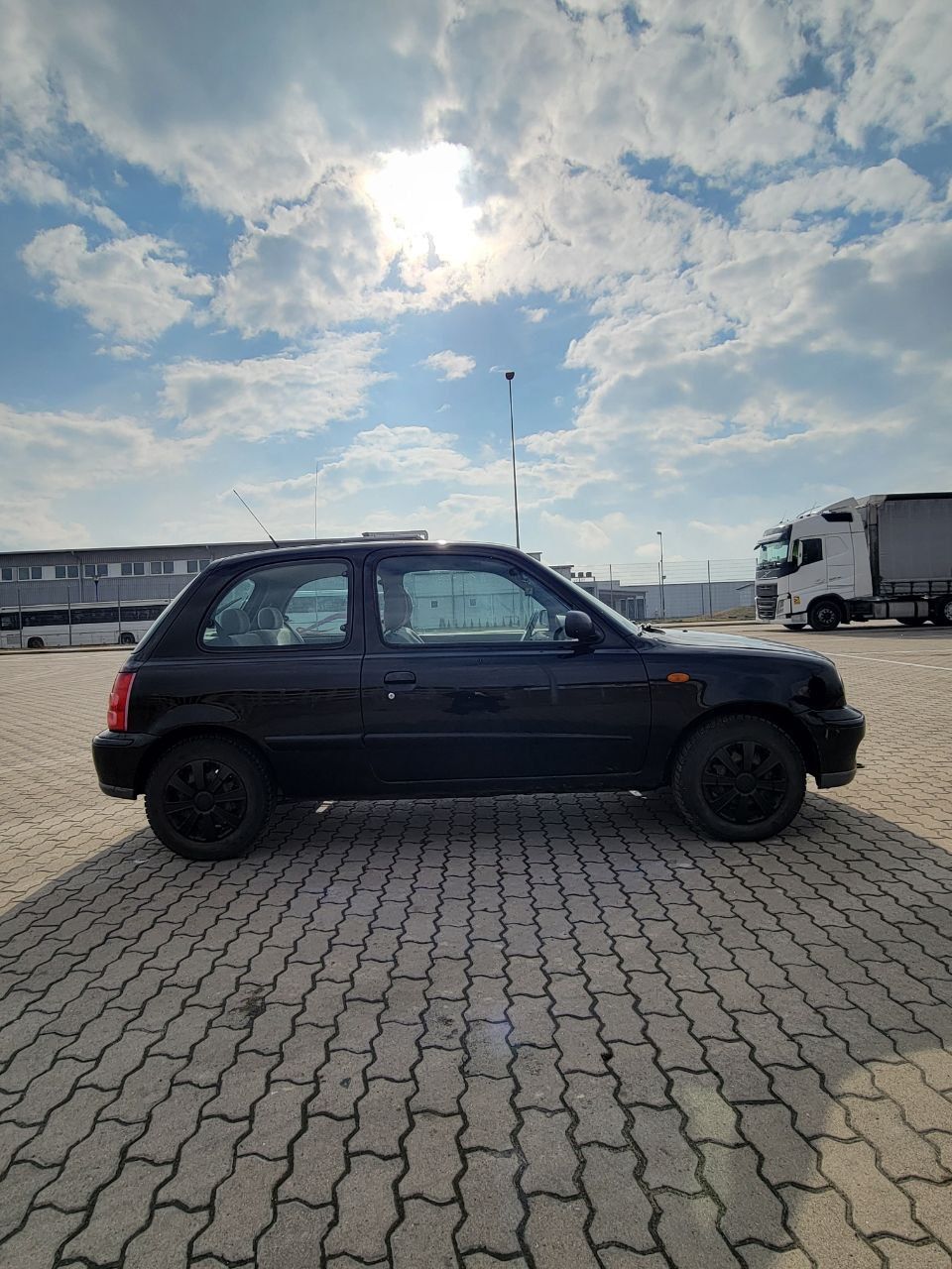 Автомобіль Нісан мікра к11