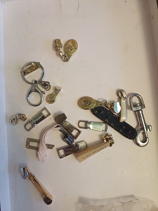 Змійки, змейки та бігунки для одягу